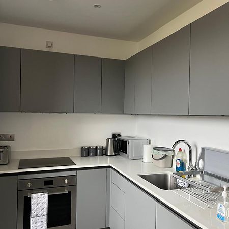 Stylish 2 Bedrooms, 2 Bathrooms With Workspace In Milton Keynes Exterior foto