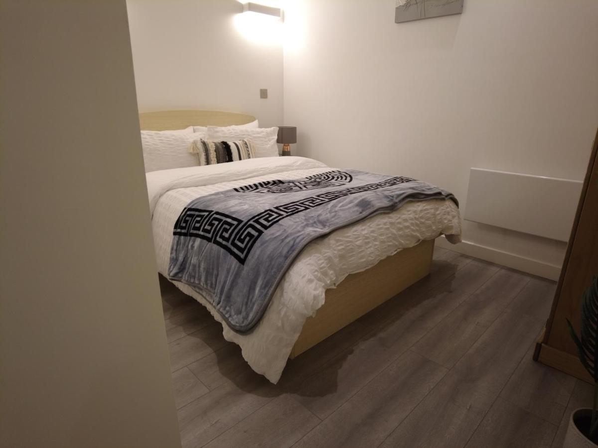 Stylish 2 Bedrooms, 2 Bathrooms With Workspace In Milton Keynes Exterior foto