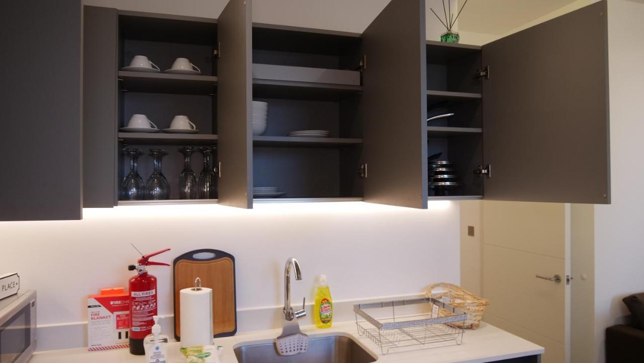 Stylish 2 Bedrooms, 2 Bathrooms With Workspace In Milton Keynes Exterior foto