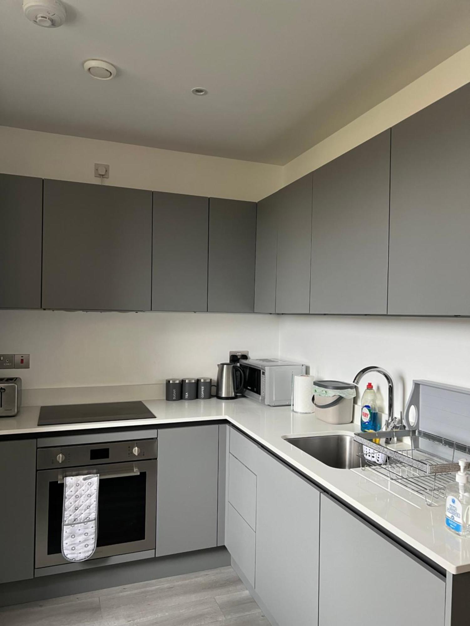 Stylish 2 Bedrooms, 2 Bathrooms With Workspace In Milton Keynes Exterior foto